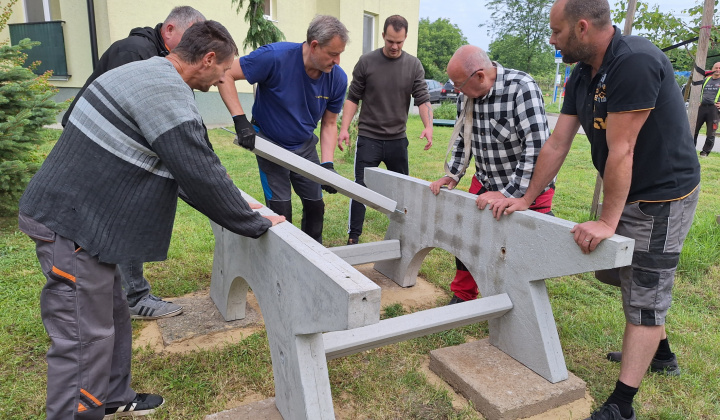 Inštalovanie stolnotenisového stola pre všetkých občanov z obce