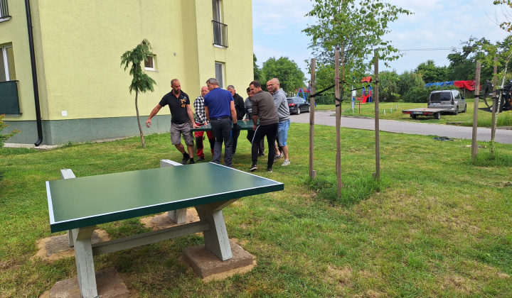 Inštalovanie stolnotenisového stola pre všetkých občanov z obce