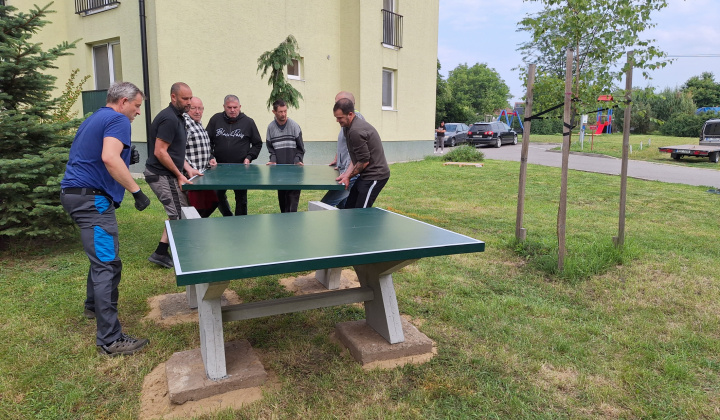 Inštalovanie stolnotenisového stola pre všetkých občanov z obce